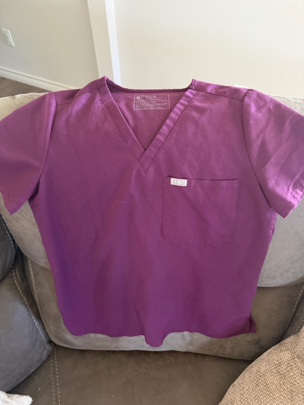 FIGS Catarina women’s top size small